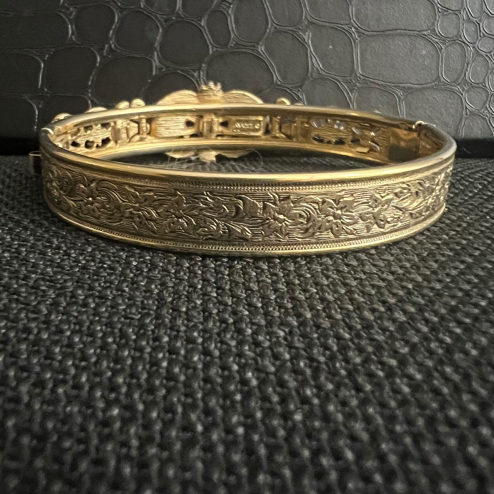 Avon Vintage Gold Tone Purple Rhinestone Pearl Hinged Bangle Bracelet Victorian - Picture 4 of 9